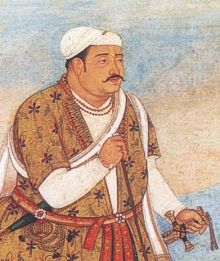 우다이 싱(Udai Singh), 또는 '모타 라자(Mota Raja)'로도 알려짐. 압카르(Akbar)에 의해 왕국이 점령된 후 왕위에 올랐다.