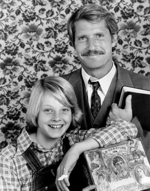 포스터와 크리스토퍼 코넬리가 함께 출연한 《페이퍼 문》(1974) 홍보 사진. 그녀의 초기 주연작 중 하나이다.