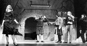 1980~81년 런던 웨스트엔드의 아츠 극장(Arts Theatre)에서 유니콘 극단(Unicorn Theatre Company)이 공연한 땡땡과 검은 섬