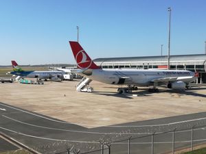 세이셸항공 A320-200 & 터키항공 A330-300 (DUR 공항, 2017년 6월)