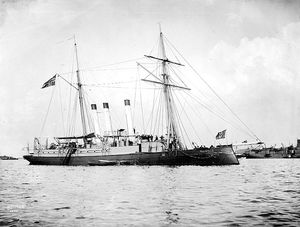 1895년 6월 킬에서 스웨덴-노르웨이 합동기를 게양한 노르웨이 군함 슬레이프네르함