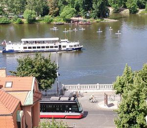 한 사진에 담긴 7가지 지속 가능한 교통 수단 (프라하)