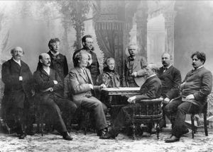 1898 베르겐 음악 축제, 아그네스 닙린 작성. 왼쪽부터: 크리스티안 카펠렌, 카타리누스 엘링, 올레 올센, 게르하르트 로젠크로네 셸데루프, 이베르 홀터, 아게테 바커 그뢴달, 에드바르 그리그, 크리스티안 신딩, 스벤젠, 요한 할보르센