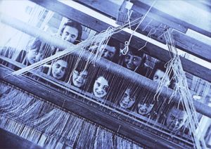 룩스 파이닝거(Lux Feininger)가 촬영한 바우하우스 작업장의 직조공들