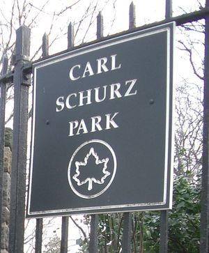 맨해튼 어퍼 이스트 사이드의 카를 슈르츠 공원, 뉴욕