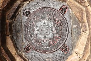 12세기에 건립된 네팔 파탄의 불교 사찰 히라냐바르나 마하비하라에 있는 석조 칼라차크라 만달라