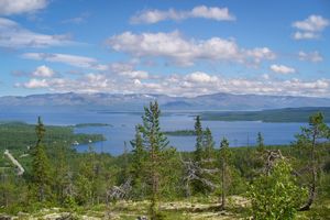 이만드라 호와 히비니 산맥 전경