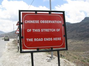 나투 라로 가는 길에 보이는 안내문