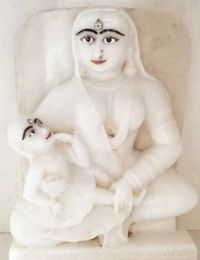 마루데비(Marudevi) 여신과 함께 있는 리샤바나타(Rishabha)의 조상 (팔리타나(Palitana) 사원)