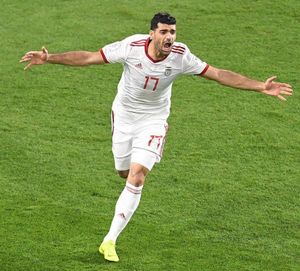 타레미가 2019년 AFC 아시안컵에서 중국을 상대로 득점 후 기뻐하고 있다.