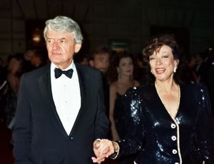 홀브룩과 카터는 1989년 9월 17일 제41회 프라임타임 에미상 시상식에서