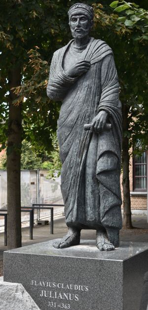벨기에 통헤런에 있는 율리아누스 조각상