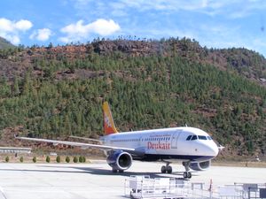 드루크에어 에어버스 A319 파로 공항