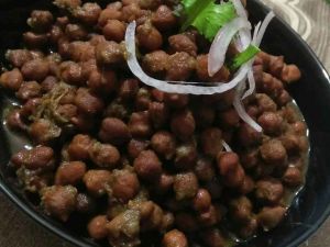 무디와 함께 제공되는 비하르식 구그니