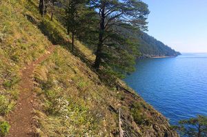 그레이트 바이칼 트레일은 리스트뱌얀카에서 볼쇼예 골로우스트노예까지 바이칼 호 해안을 따라 이어진다.