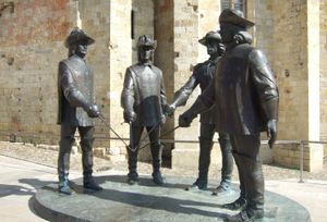 프랑스 콩돔에 있는 달타냥, 아토스, 포르토스, 아라미스 조각상