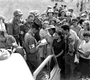 1944년 프랑스 오를레앙의 미군 의무병