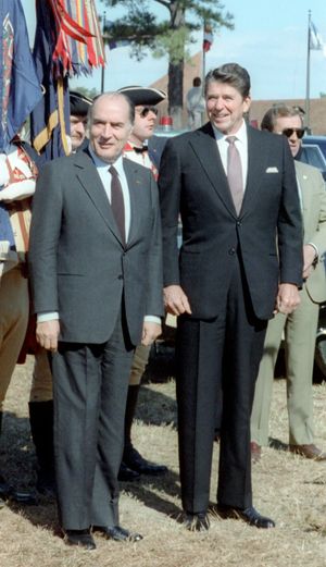 프랑수아 미테랑(François Mitterrand)과 로널드 레이건(Ronald Reagan), 1981년