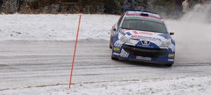 2009년 랠리가 인터컨티넨탈 랠리 챌린지의 일부였을 때, 세바스티앙 오지에가 푸조 207 S2000를 운전하는 모습.