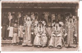 보그드 칸 궁정의 여인들