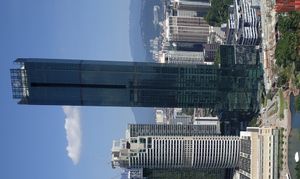 포시즌스 플레이스(Four Seasons Place)와 6층 높이의 아케이드 쇼핑몰이 함께 있는 쿠알라룸푸르(Kuala Lumpur, Malaysia).