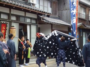 이네 축제 가구라 봉납