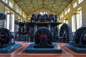 스페인 내전 기간 이전에 마드리드 지하철은 전기는 이 디젤 모터로 생산되었었다.