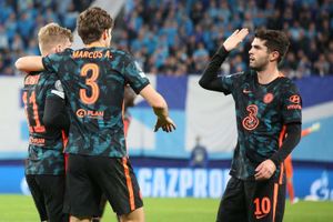 2021년 12월 풀리식(오른쪽)