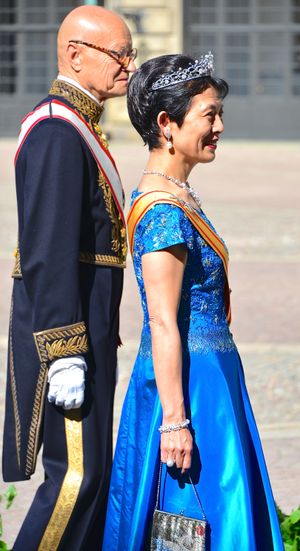 스웨덴 스톡홀름 궁전 예배당으로 향하는 다카마도노미야 비. 마들렌 공주와 크리스토퍼 오닐의 결혼식 참석 전