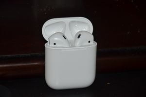 충전 케이스에 담긴 2세대 에어팟