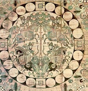 사자를 사냥하는 네 명의 기수가 그려진 비단 천, 7세기. 일본 호류사