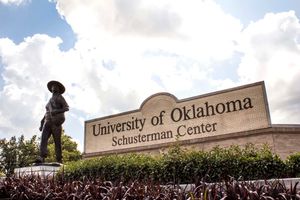 털사 41번가와 예일가 모퉁이에 있는 OU-털사 시드소워