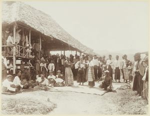 19세기경, 샴 말레이인 무용단이 막 용 공연을 하고 있다. 2005년 유네스코는 이 공연을 인류의 구전 및 무형 유산 걸작으로 인정했다.