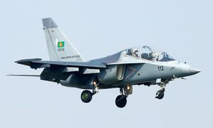 착륙 접근 중인 야코블레프 Yak-130