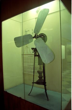 석유 램프를 열원으로 하는 열기 엔진 팬