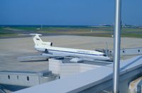 니가타 공항에 주기 중인 아에로플로트 Tu-154. 1997년 9월