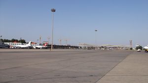 계획된 신터미널 건설이 중단된 활주로