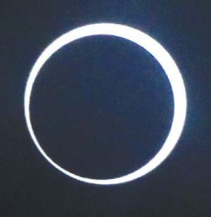 일식이 92% 진행되었던 인도 티루바난타푸람에서 본 일식