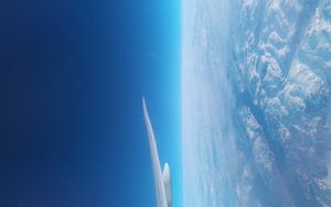 비행기에서 본 지구 대기의 모습(북극 상공).