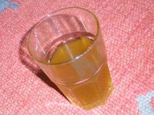 유리잔에 담긴 마테 코시도