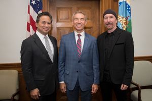 앤지오제네시스 재단 공동 설립자 윌리엄 W. 리 박사, 미국 농무부 차관 스티븐 센스키, 그리고 더 엣지