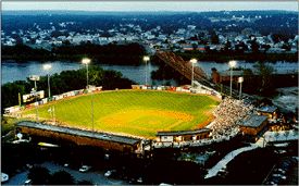 르라슈어 파크는 UMass 로웰 리버 호크스 야구팀의 홈구장이다.