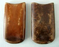 19세기 중반 가죽으로 만든 지갑 또는 파우치