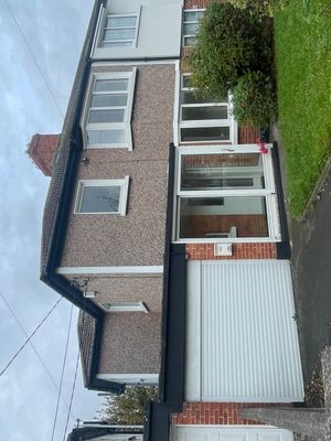 1982년부터 1989년까지 에냐가 거주했던 아타인 교외의 라이언 가족 집이자 최초의 아이글 스튜디오가 있던 곳