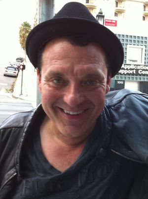 2010년 10월 로스앤젤레스 윌셔 가에서 촬영된 시즈모어