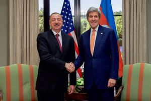 2016년 5월, 알리예프와 미국의 국무장관 존 케리