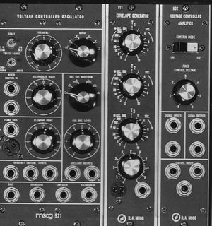 모듈: 921 VCO, 911 엔벨로프 제너레이터, 902 VCA