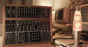 베린저(Behringer)사의 무그(Moog) 모듈러 신시사이저 복제품