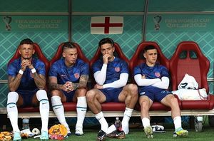 벤치에 앉은 선수들