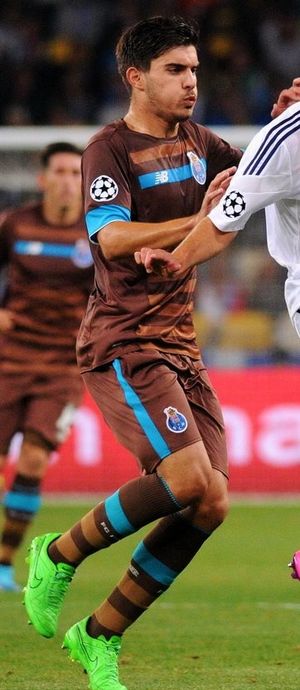 2015년 포르투에서 뛰는 네베스